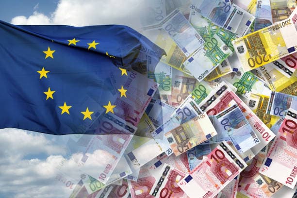 Euro set to fall weekly; yen eyes biggest gain since Sept