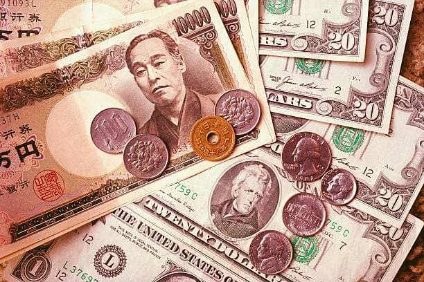Yen shines as AI jitters spur safe-haven rush
